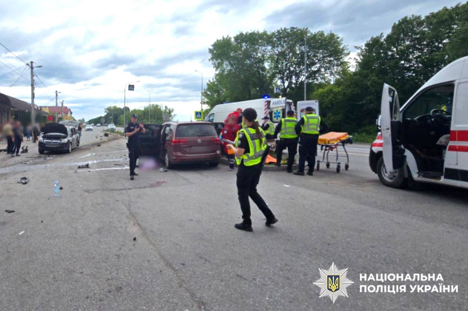 In the Khmelnitsky region, a truck drove into cars and rammed a roadside cafe. A man died. Photo