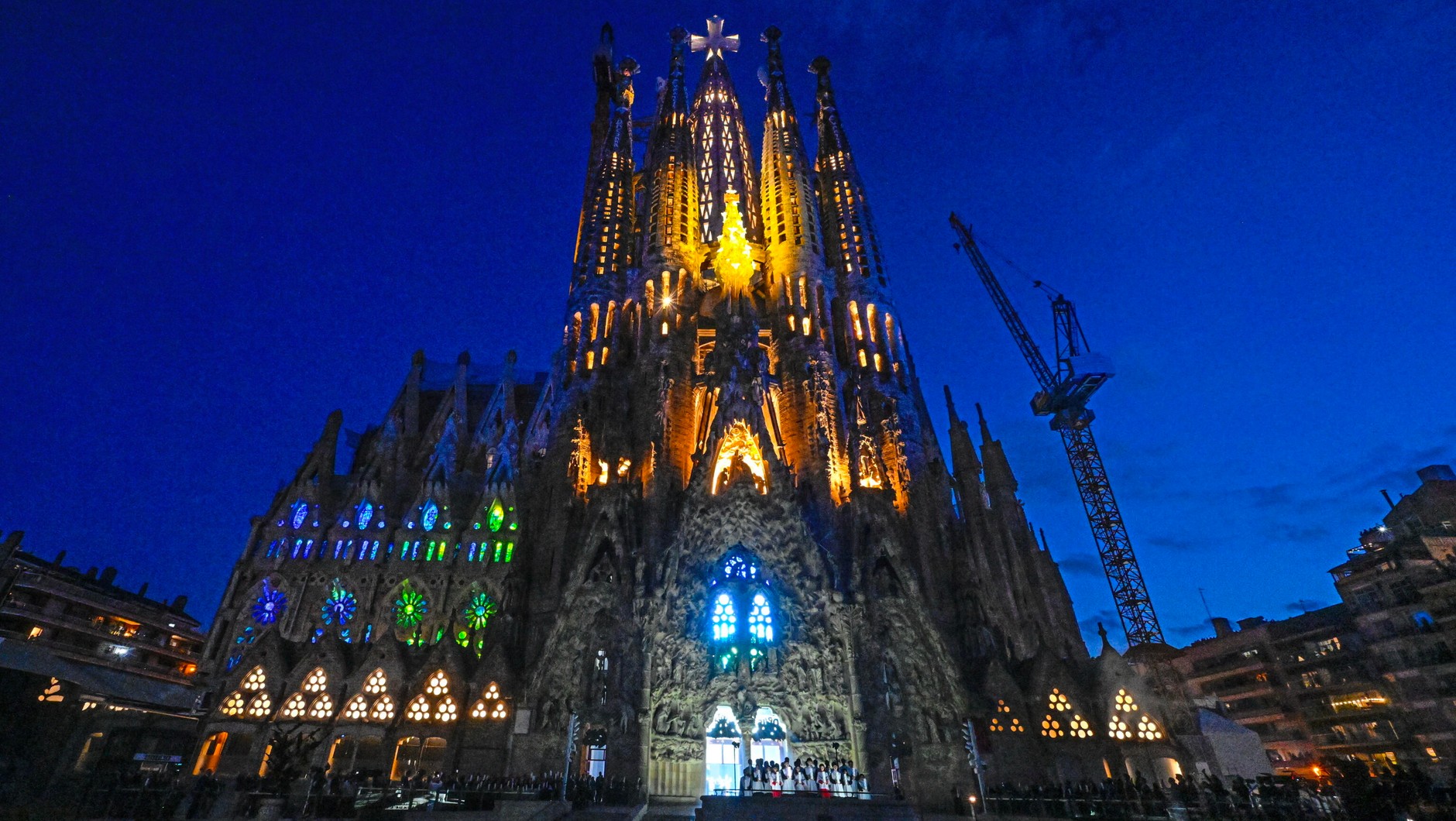 The extraordinary spectacle was admired by tens of thousands of people