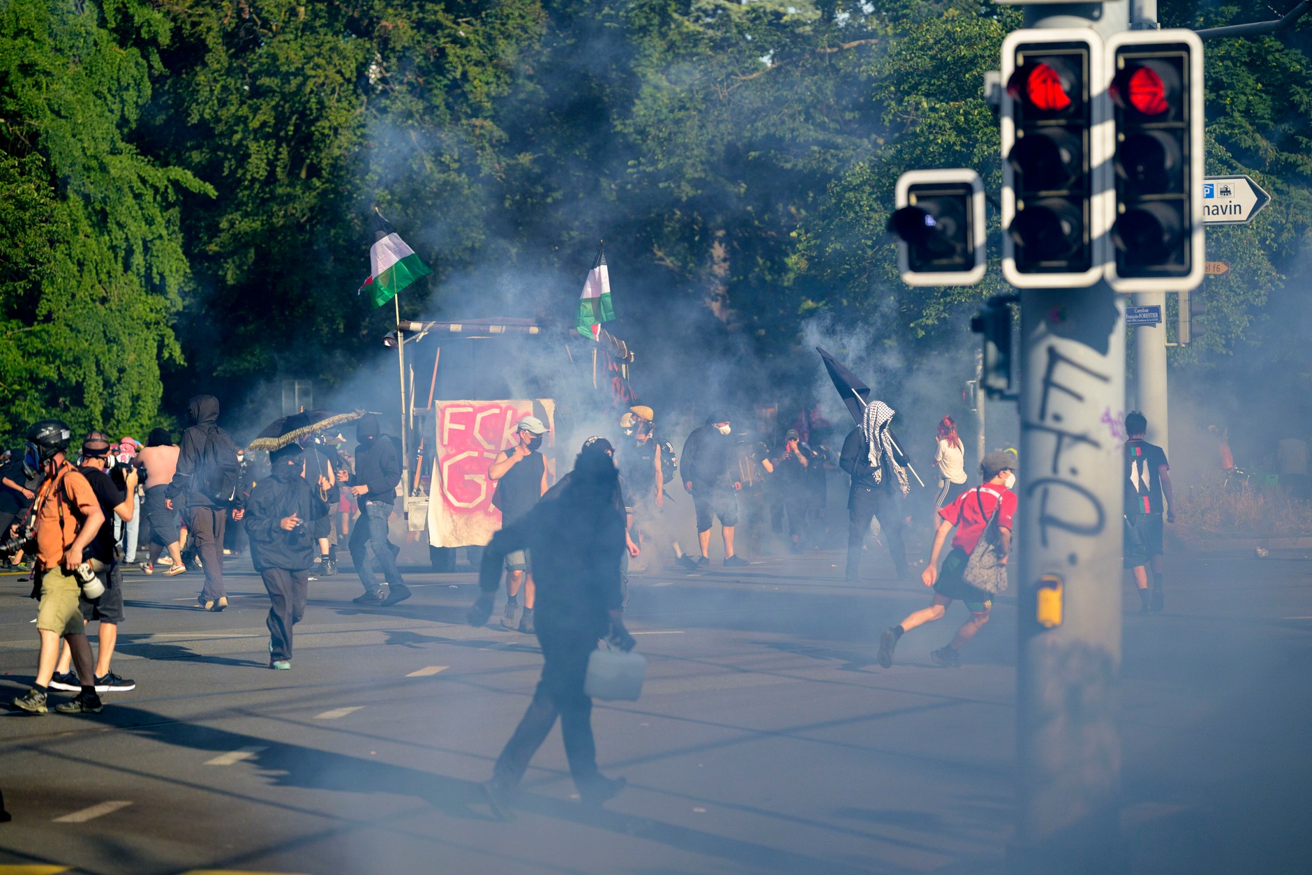 Protest in Geneva against the G7