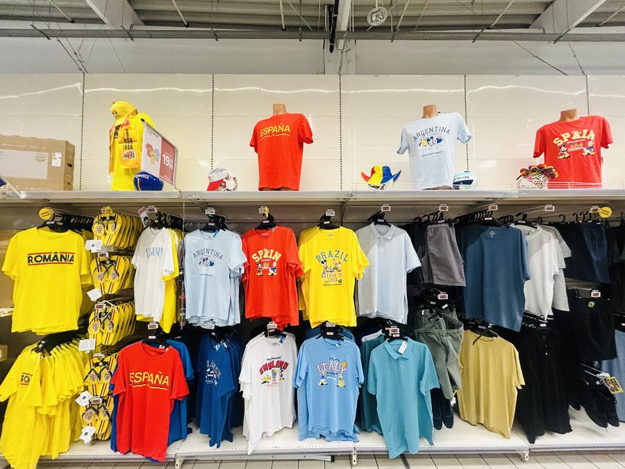 The winning tactic for the Soccer World Cup: Show on the field, super deals in the shopping cart!
