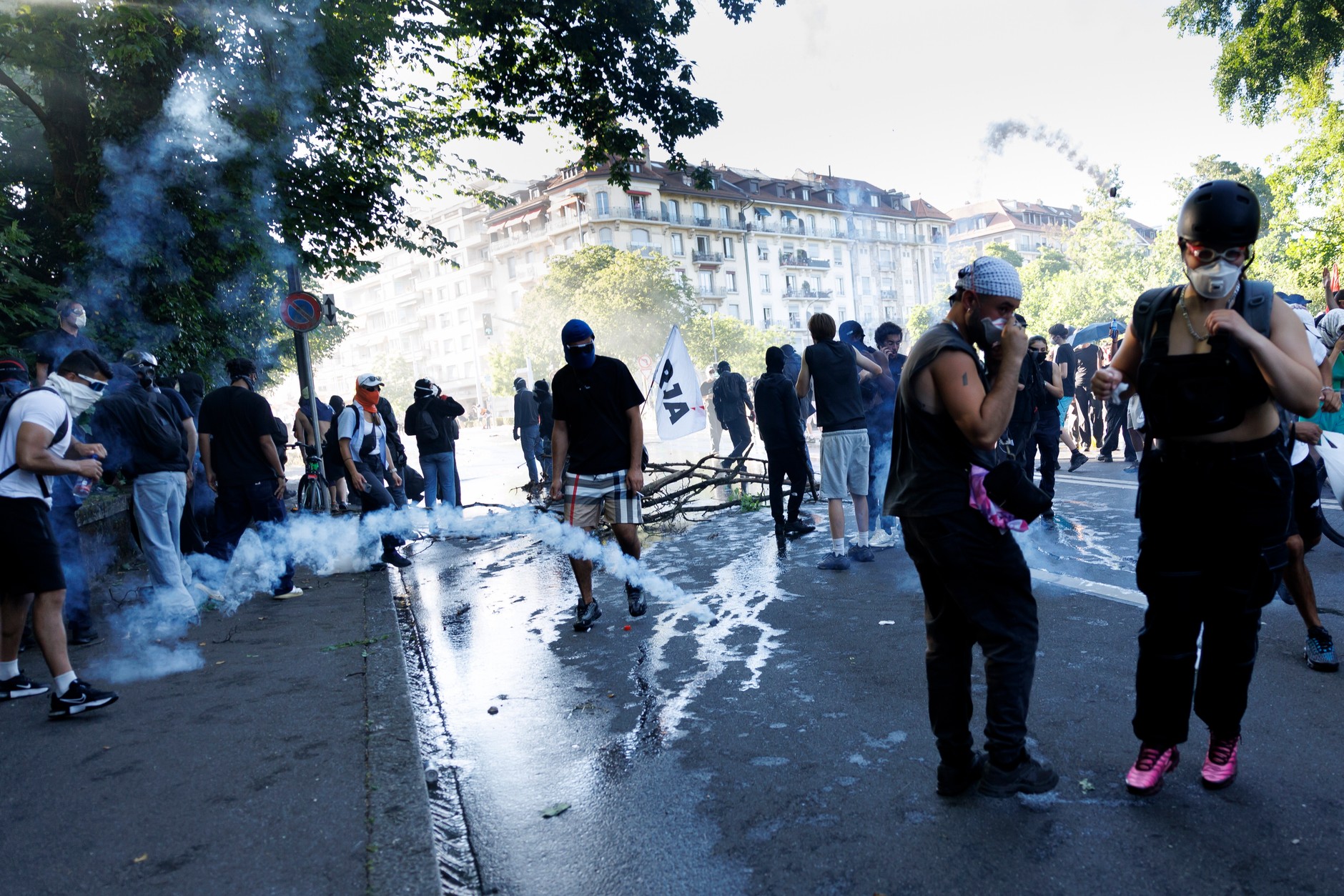 Protest in Geneva against the G7
