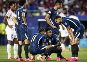 Raphinha's Injury Raises Concerns Over Financial Struggles — Brazilian winger Raphinha, recovering from injury, is repor