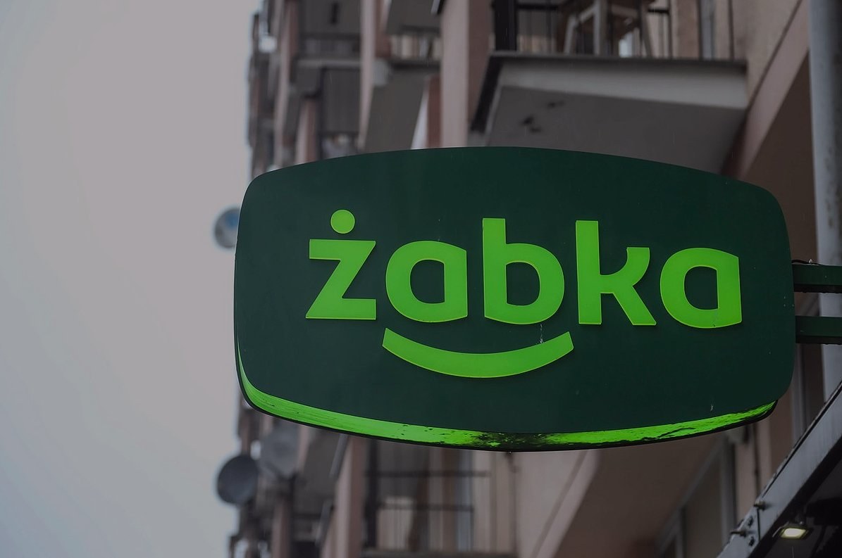 Controversy Erupts Over Żabka Franchise Recruitment Announcement — A Żabka franchisee in Warsaw faces backlash after pri