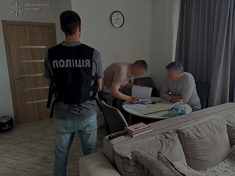 Former Ukrainian Culture Minister Charged with Human Smuggling — Former Culture Minister Rostislav Karandeev faces charg