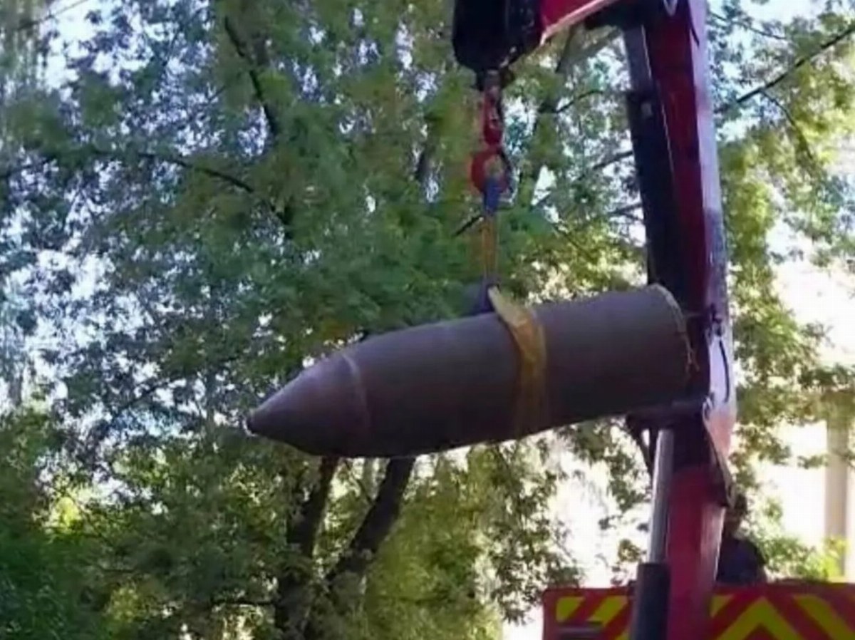 Missile Fragment Discovered Near High-Rise in Kyiv — Authorities safely removed a missile fragment that fell near a resi