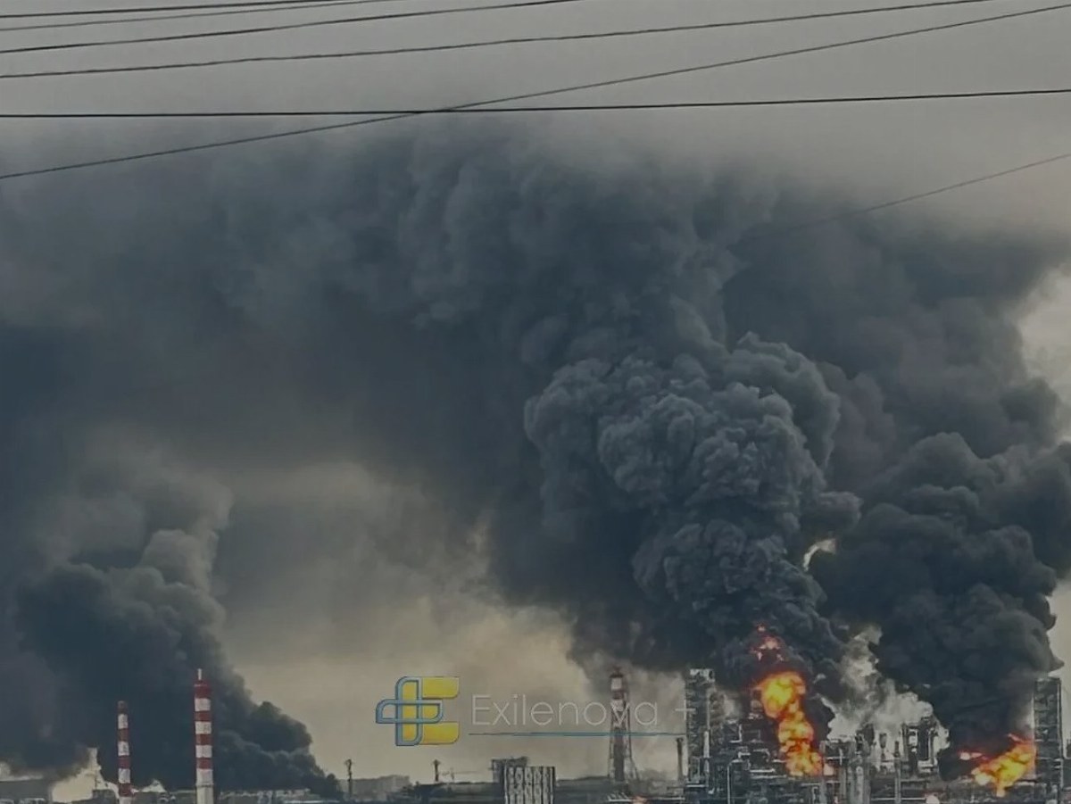Massive Drone Attack Causes Fires in Moscow, Residents Evacuate — A second drone attack on a Moscow oil refinery this we