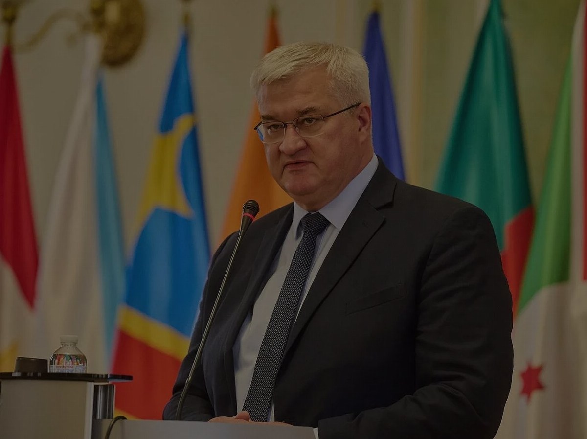 Ukrainian Official Criticizes Poland's Withdrawal of Zelensky's Honor — Sybiga labels the decision to revoke Zelensky's