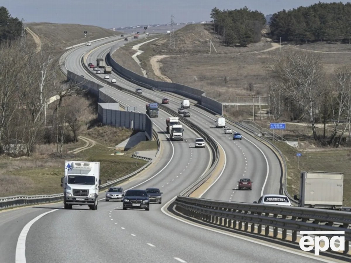 Putin Acknowledges Fuel Shortages in Crimea Amid Supply Plans — Putin claims Crimea faces temporary fuel shortages, plan