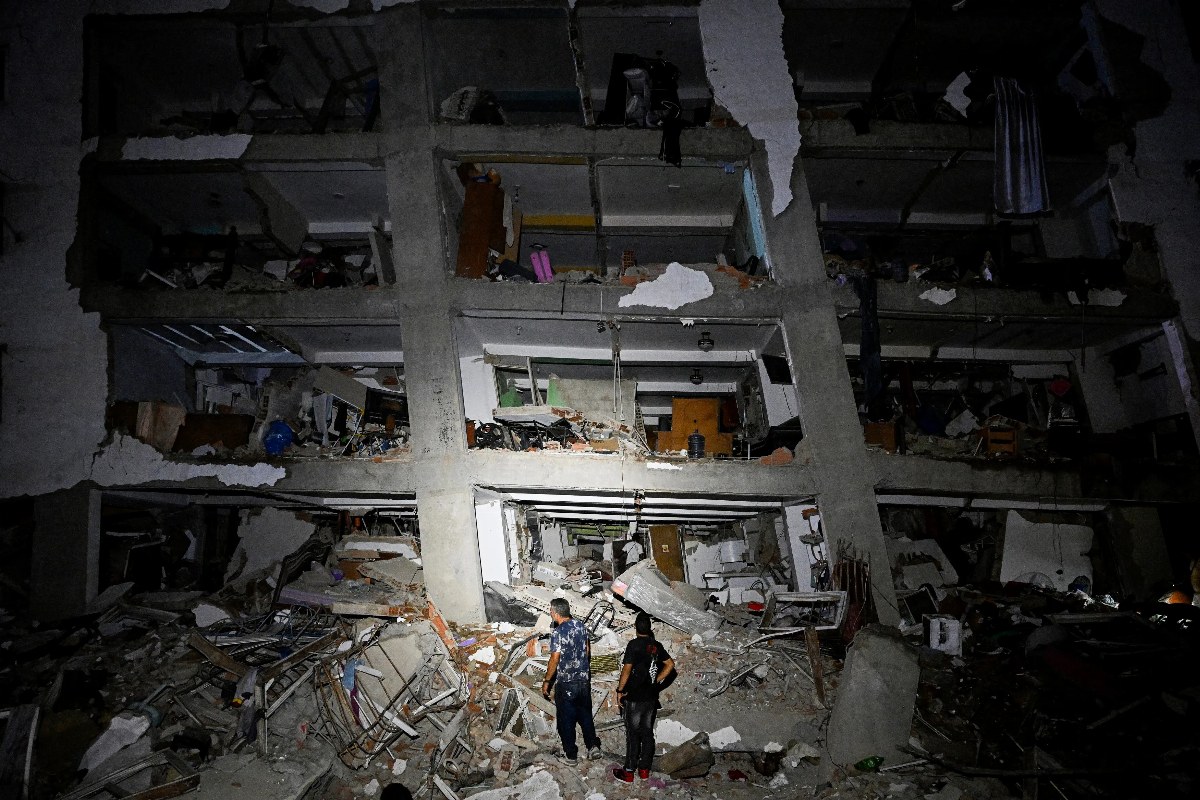 USGS Estimates Death Toll from Venezuelan Earthquakes Could Reach 100,000 — After two powerful earthquakes in Venezuela,