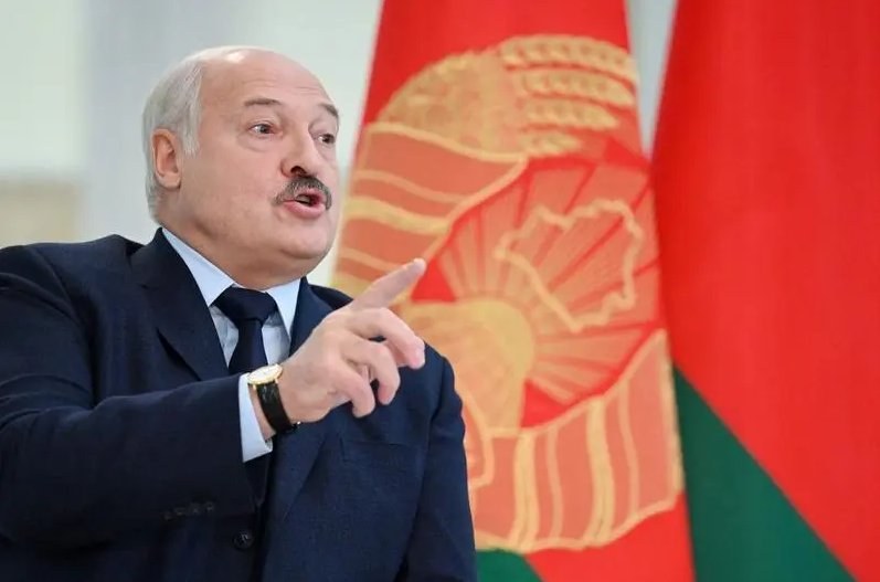 Lukashenko Meets Ukrainian Representatives Amid Rising Tensions — Belarus President Aleksandr Lukashenko confirmed a mee