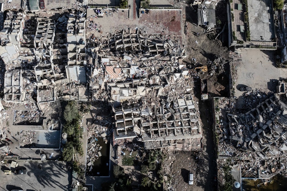 Death Toll from Venezuela Earthquakes Exceeds 1,700 Amidst Ongoing Search — Five days after the earthquakes in Venezuela