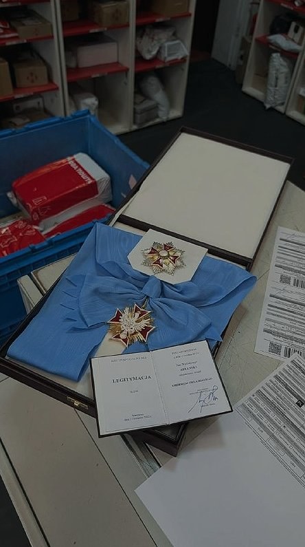 Zelensky Sends Order to Poland via Nova Poshta Amid Controversy — Ukrainian President Zelensky has dispatched an Order t