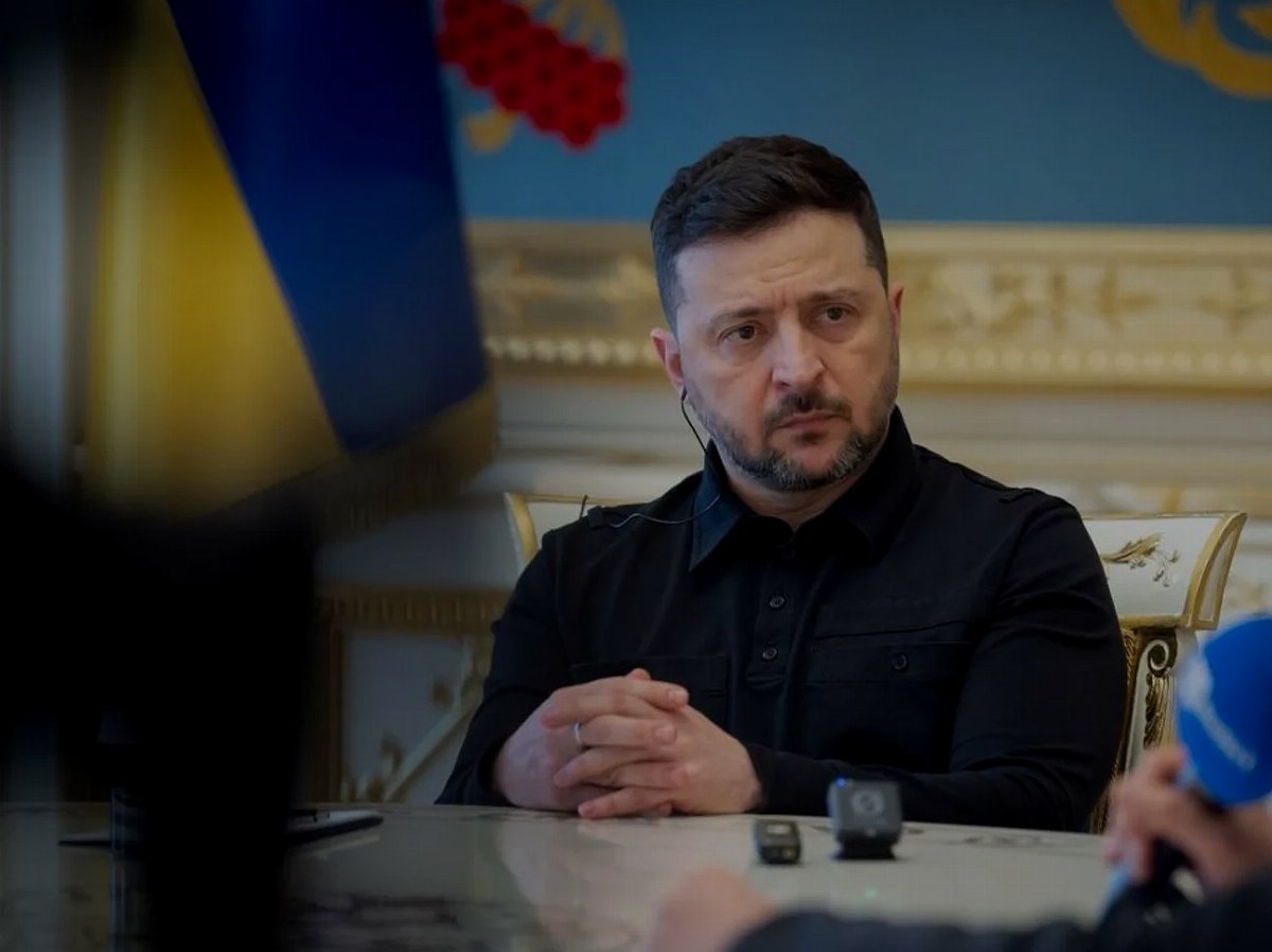 Zelensky Comments on Order Controversy and Compares Navrotsky to Orban — Ukrainian President Volodymyr Zelensky discusse