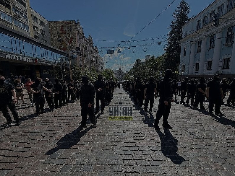 Protests Erupt Ahead of Kyiv Pride March Despite Air Raid Alerts — Opponents of Kyiv Pride gather to protest the LGBT ma
