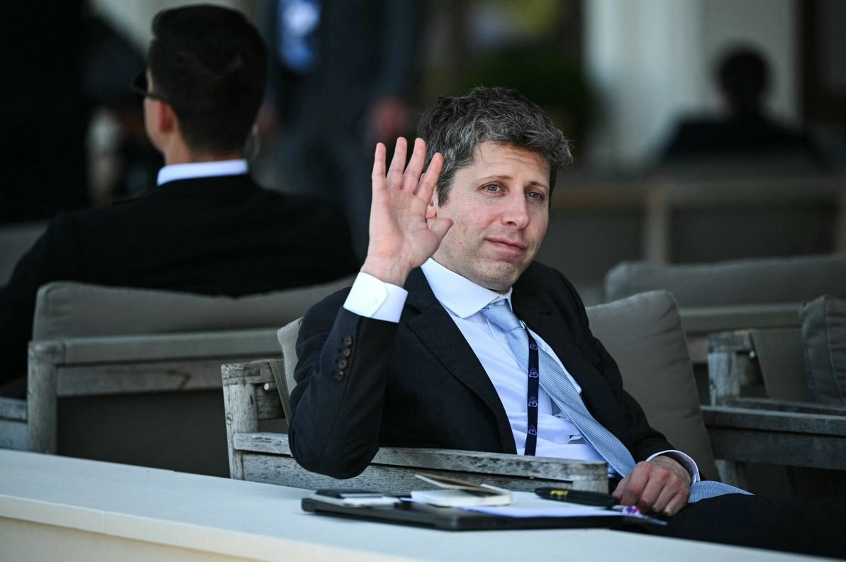 Sam Altman Proposes 5% Stake Transfer to U.S. Government — OpenAI's Sam Altman suggests giving 5% of shares to the U.S.