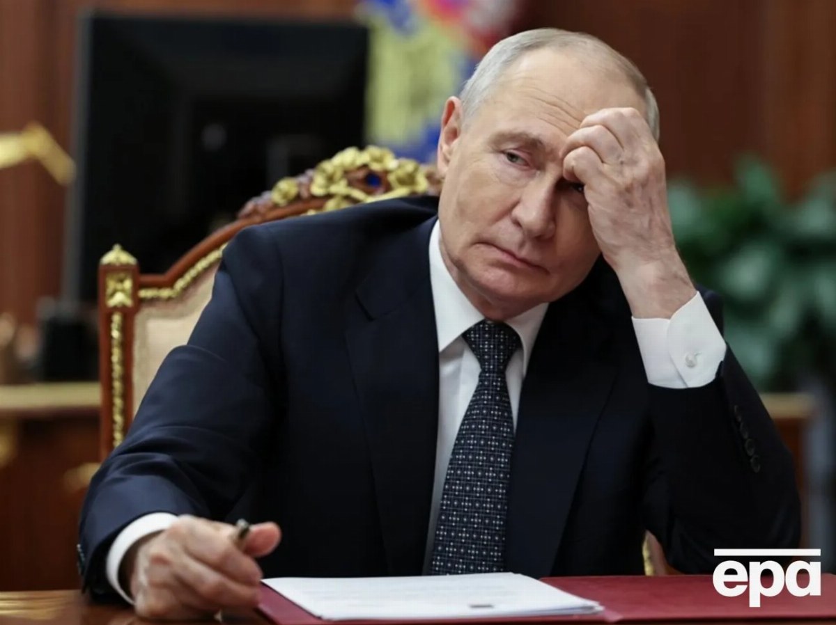Putin Remains Indoors for a Week Over Assassination Fears — Reports suggest Putin has not left the Kremlin for a week, f