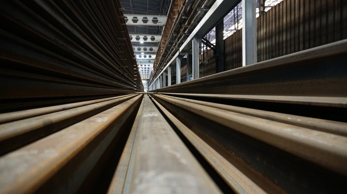 Polish Company ArcelorMittal Innovates with New R400HT Rail Steel — ArcelorMittal Poland is developing R400HT railway ra