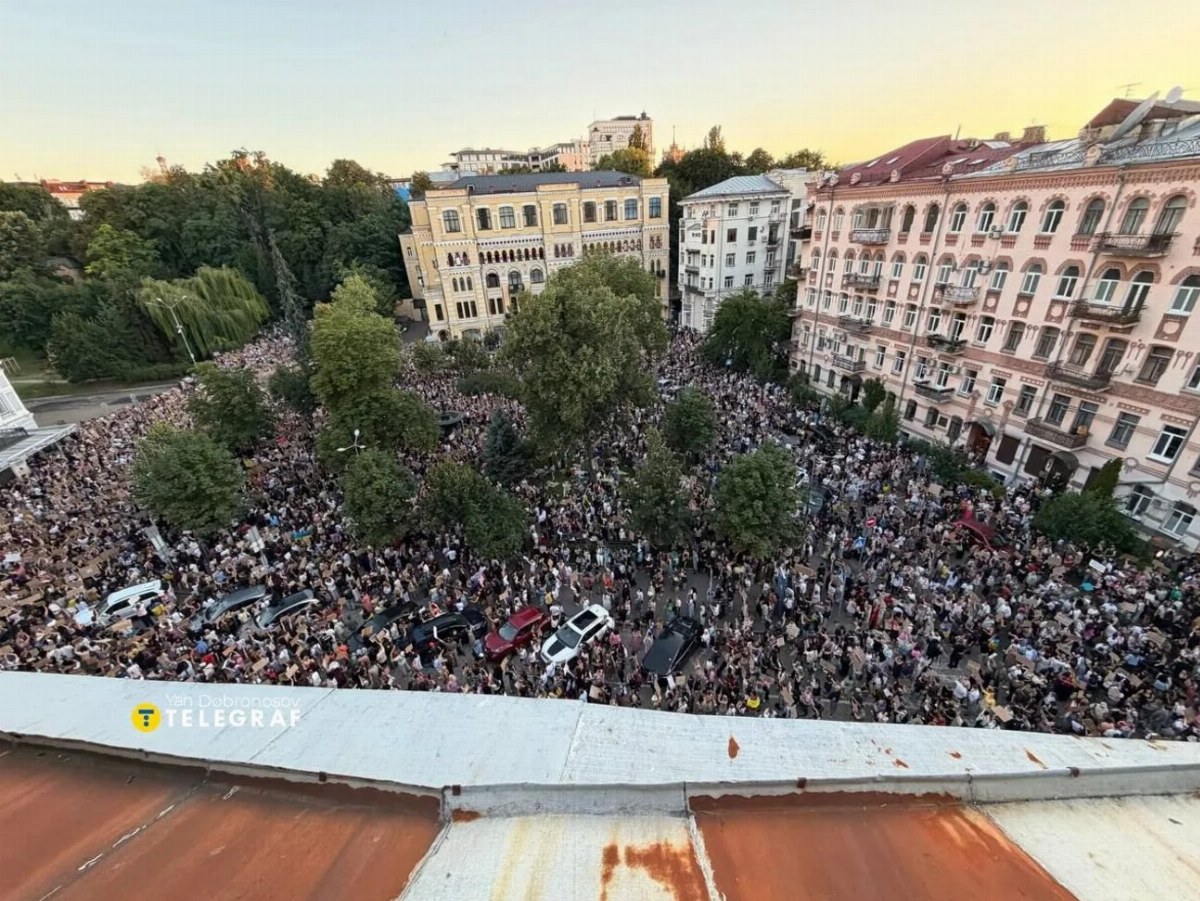 Protests Erupt Over Fedorov's Resignation, Calls for Syryski's Replacement — Demonstrators express dissatisfaction with