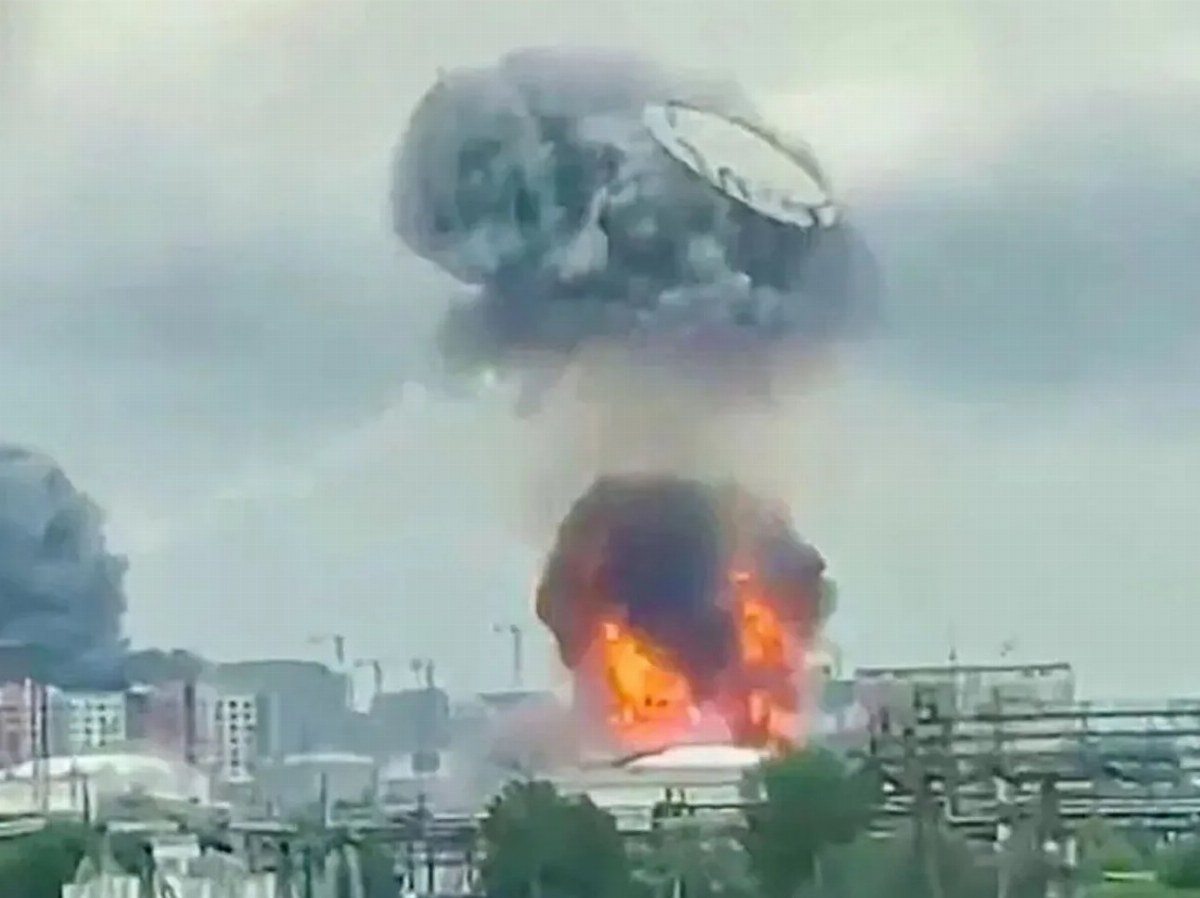 Ukrainian Attacks Disrupt Over 42% of Russia's Oil Refining Capacity — Ukrainian military strikes have incapacitated 42%
