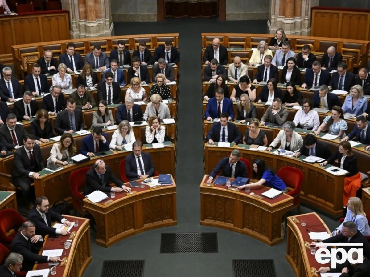 Hungarian Parliament Votes to Allow Early Removal of President — Hungary's new coalition aims to facilitate the early re