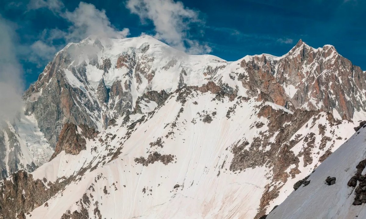 Two Romanian Climbers Die After Falling into Crevasse in Italy — Two Romanian climbers lost their lives in Gran Paradiso