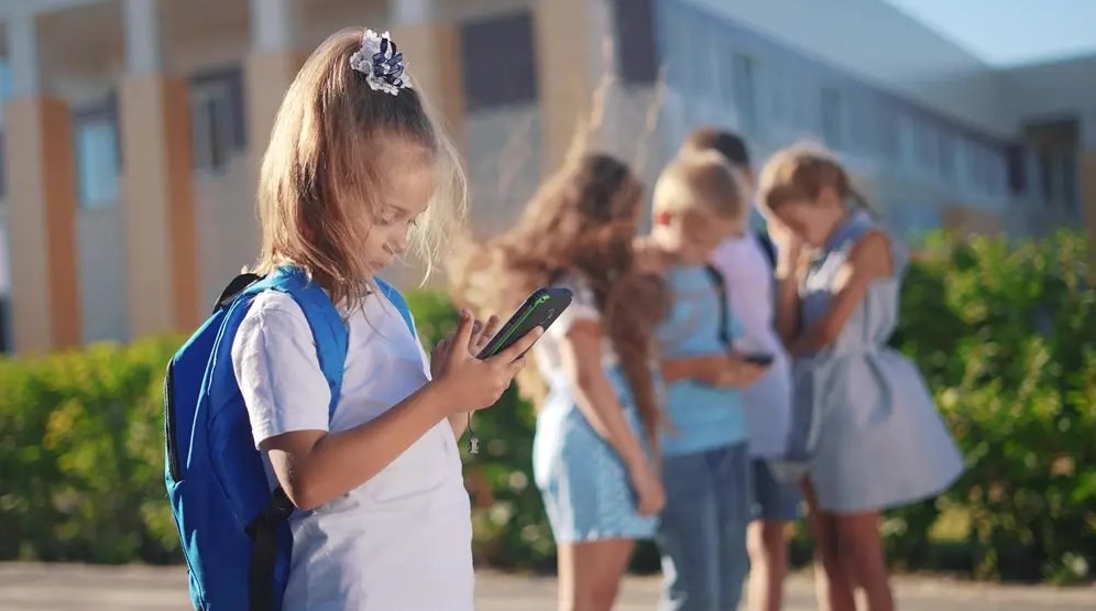 EU Plans to Restrict Minors' Access to Social Media Across Member States — The EU aims to limit children's access to soc