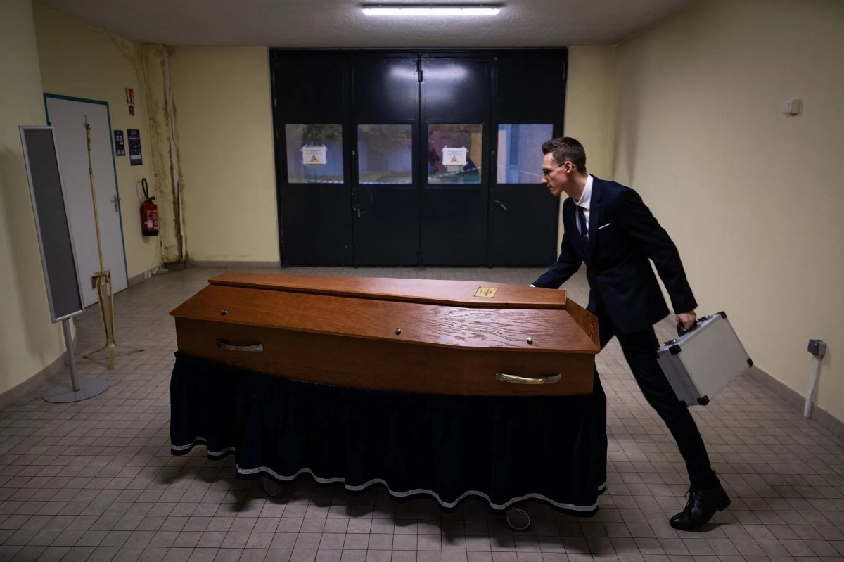 Funeral Homes in France Face Crisis Amid Record Heat Wave — French funeral director Gautier Caton reports unprecedented