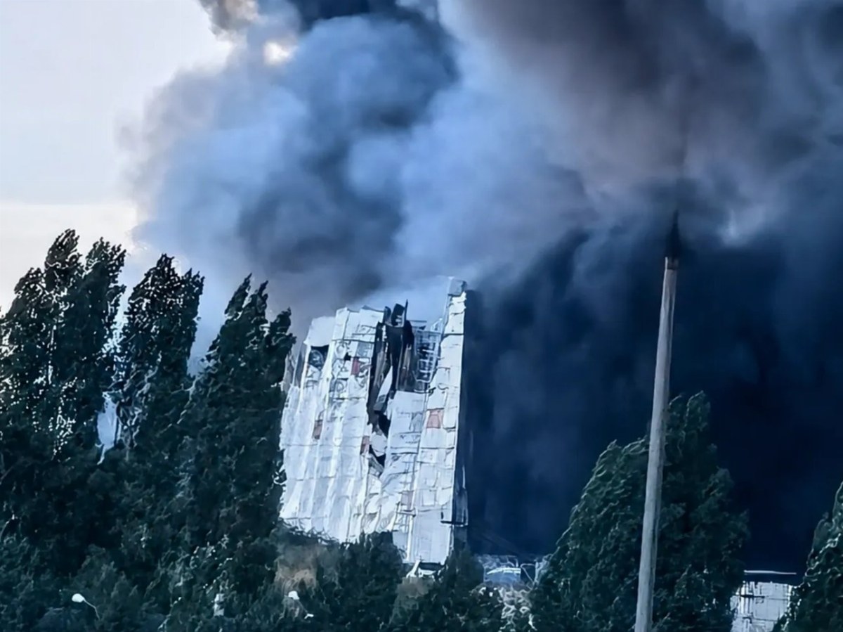 Drone Attack Causes Major Fire at Wildberries Logistics Center in Volgograd — A significant fire erupted at Wildberries