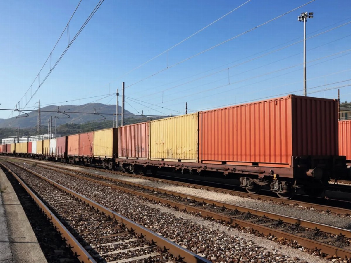 Ukrainian Industry Faces Shutdowns Over Proposed Freight Tariff Hikes — Ukrainian industries warn of production halts if