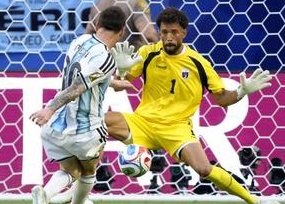 Vozinha Faces Debut Delay at Colo Colo Due to Naming Regulations — Goalkeeper Vozinha's debut with Colo Colo is stalled