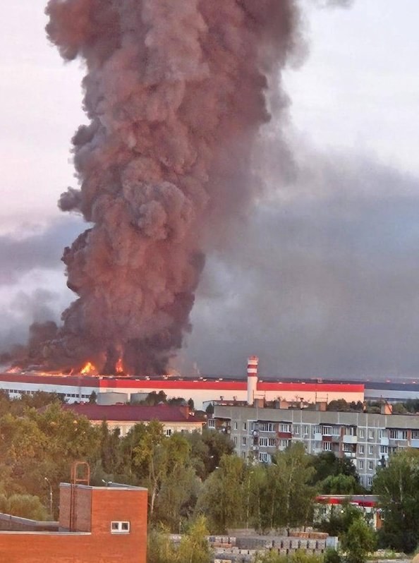 Massive Attack Strikes Moscow Region, Targets Wildberries Warehouses and Oil Depot — A significant attack in the Moscow