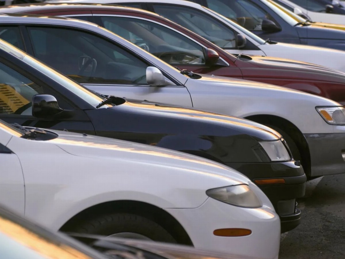 Three Thousand Vehicles Imported for Ukrainian Military Not Delivered — Authorities arrested suspects in a scheme sellin
