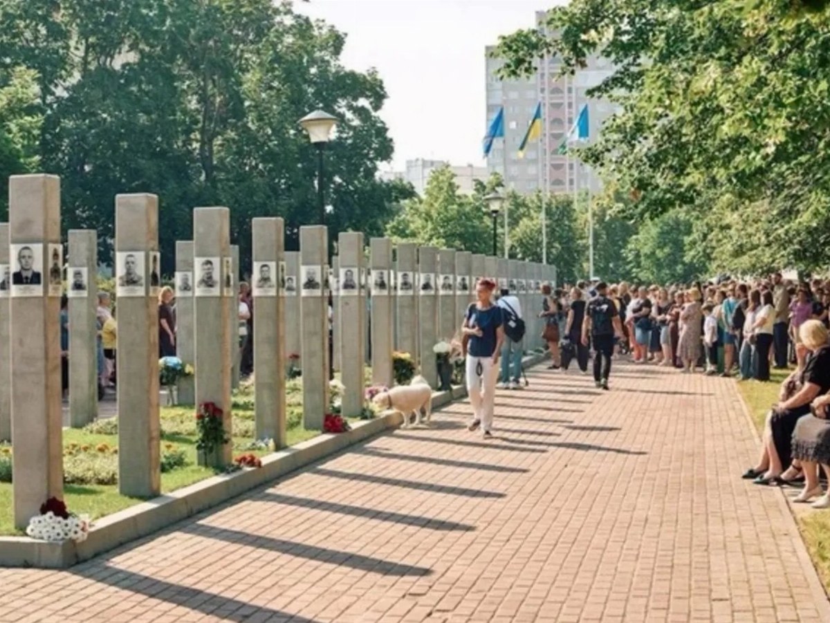 Veterans Demand Dismissal of Desnyansky District Head Amid Memorial Controversy — Veterans and families of fallen soldie