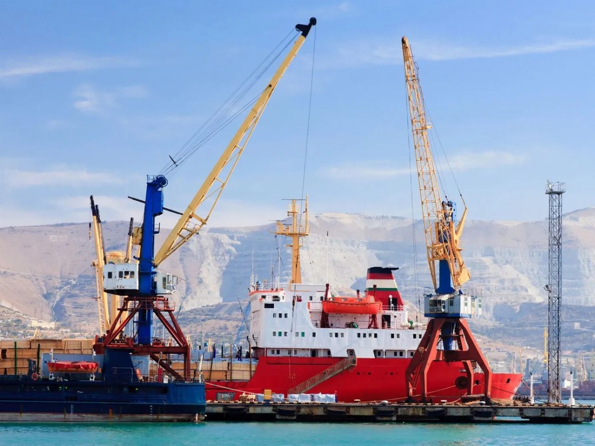 Attack on Tanker Carrying Russian Oil in the Black Sea — A Suezmax tanker loaded with Russian oil was attacked near a te