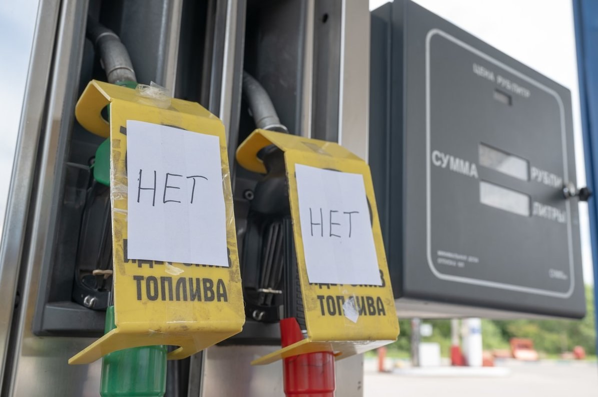 Russian Fuel Sector Faces Historic Crisis as Hundreds of Stations Close — The Russian fuel industry is in turmoil, with