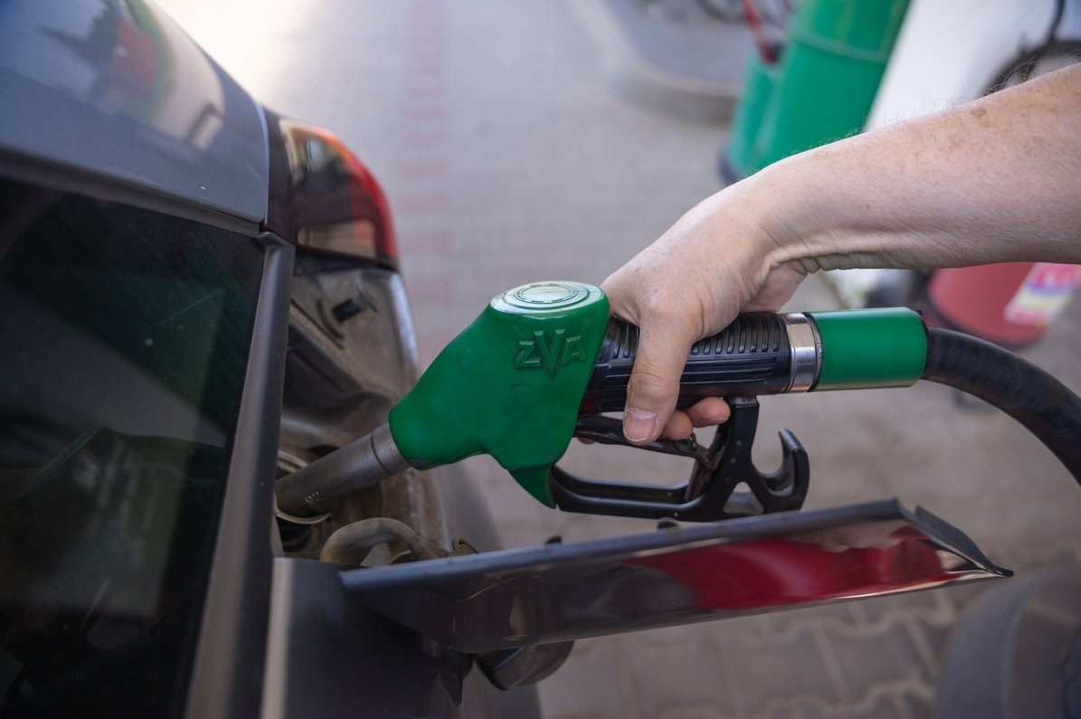 End of CPN Fuel Price Cap Sparks Price Surge Concerns — As the CPN fuel price limit ends, experts warn of significant pr