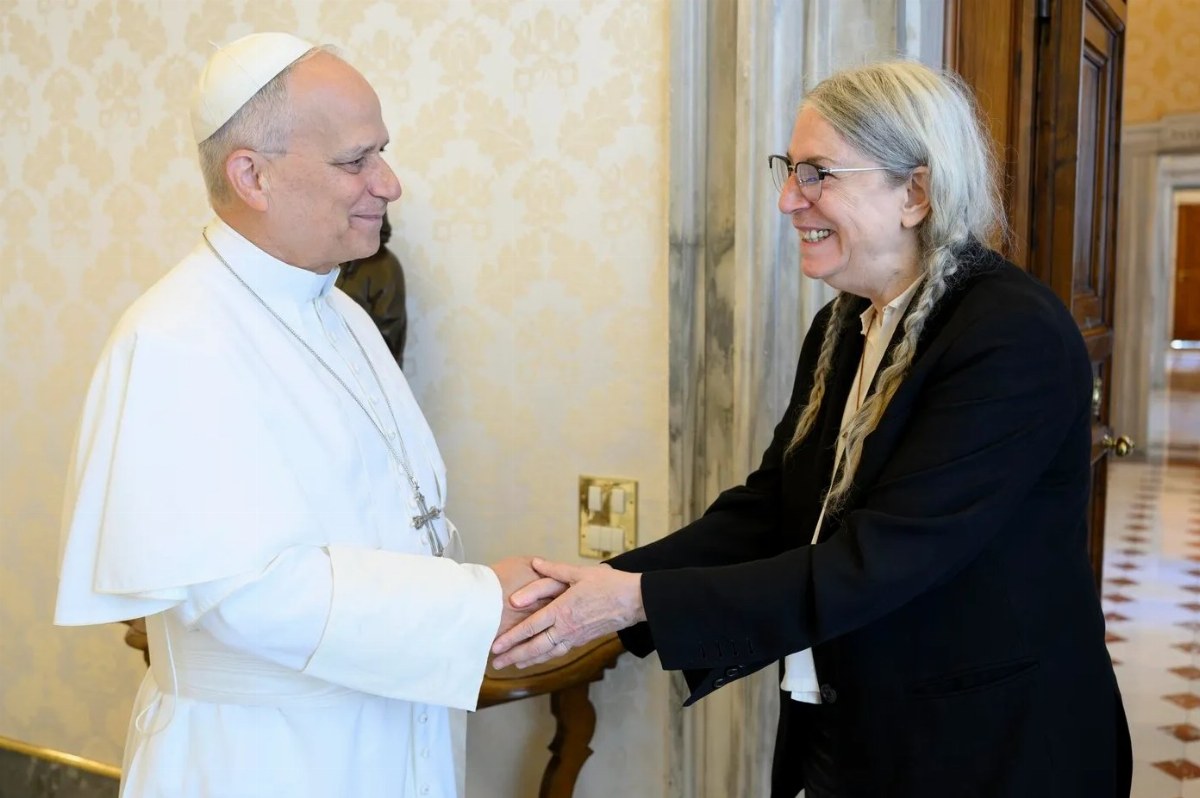 Patti Smith Meets Pope Leo XIV, Celebrating Her Chicago Roots — Patti Smith met Pope Leo XIV at the Vatican, marking a c