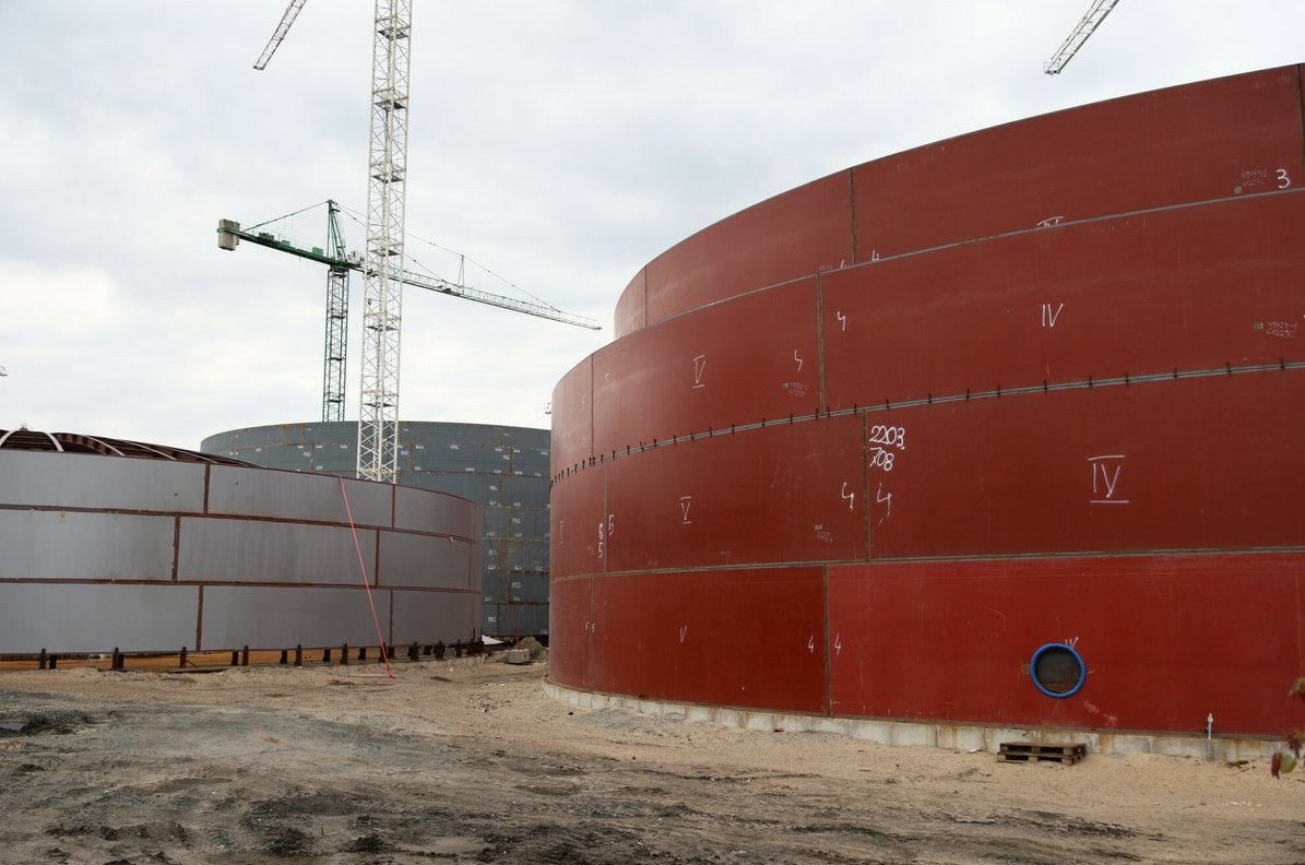 Controversial Fuel Base Construction in Szczecin Gains Official Approval — A recent decision by the Administrative Appea