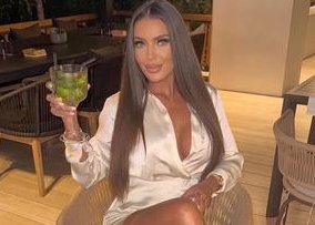Roxana Buzoiu Defends FCSB Player Octavian Popescu Amid Controversy — Content creator Roxana Buzoiu defends FCSB's Octav