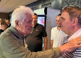 Gică Hagi Meets Mircea Dridea During Superliga Match at Ilie Oană — Gică Hagi met legend Mircea Dridea at the Superliga