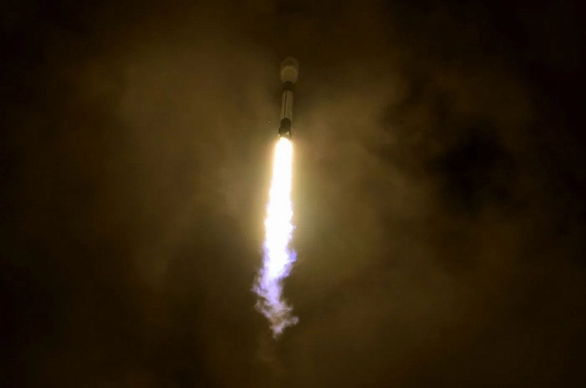 SpaceX Rocket to Collide with Moon at 2.43 km/s on August 5 — A SpaceX Falcon 9 rocket fragment is set to collide with t