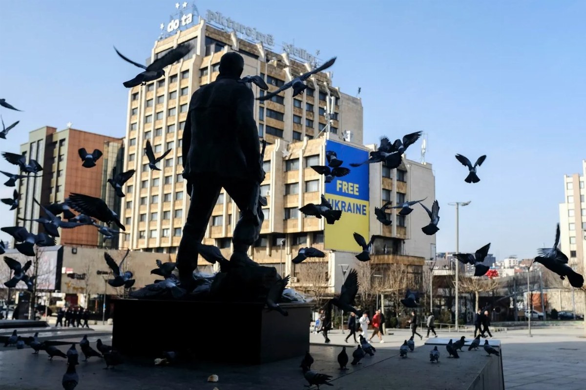 Kosovo Removes Support Symbols for Ukraine Following Zelensky's Independence Stance — Kosovo's Foreign Minister urges Uk