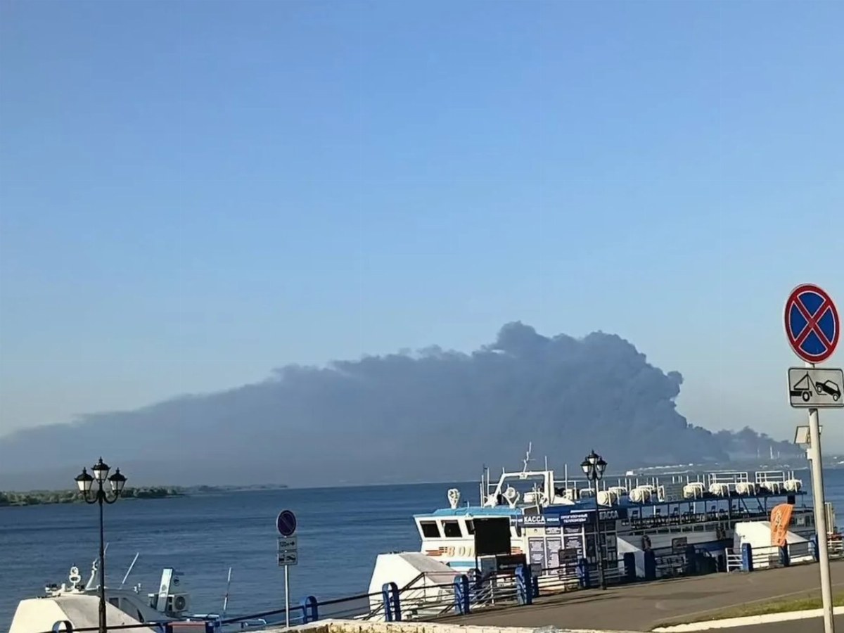 Drone Strikes Target Oil Refinery and Airbase in Saratov and Engels — Drone attacks on an oil refinery and airbase in Sa