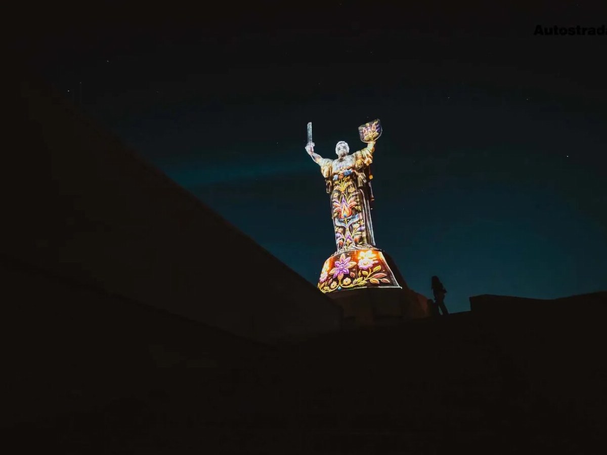 AutoStrada Funds Installation at Motherland Monument for Ukraine's Independence Day — AutoStrada and CEO Maksym Shkil sp