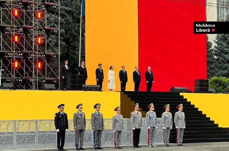 Zelensky Visits Moldova for Independence Day Celebrations — Ukrainian President Zelensky arrives in Moldova for independ