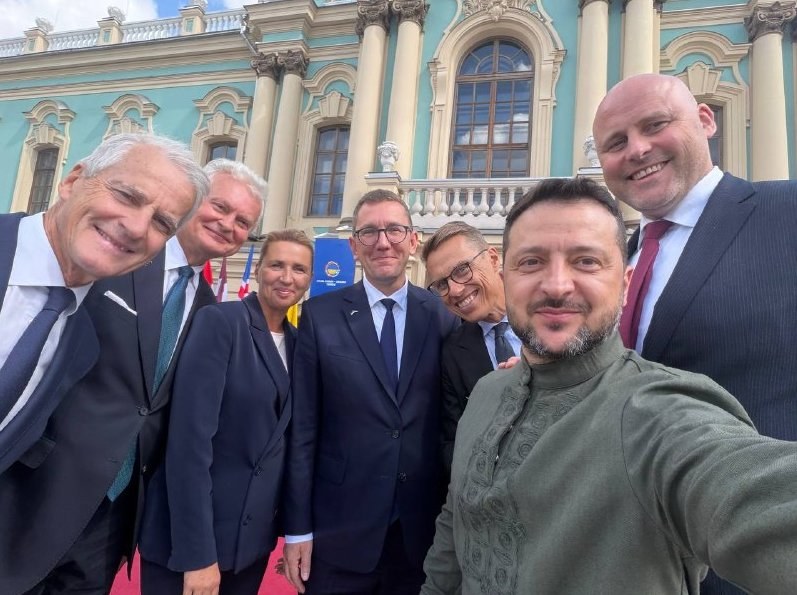 U.S. Senators and European Leaders Gather in Kyiv Amid Ongoing Attacks — U.S. senators and seven European leaders meet i