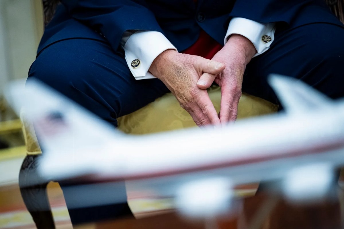 US Senators Demand Answers Over Diamond-Studded Ring Gift to Trump — Two Democratic senators are questioning the legalit