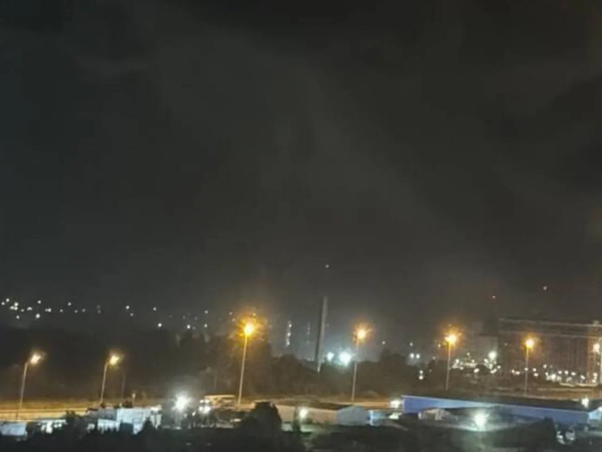 Massive Fire Breaks Out in Industrial Zone Near Ozon in St. Petersburg — A large warehouse fire in St. Petersburg spans