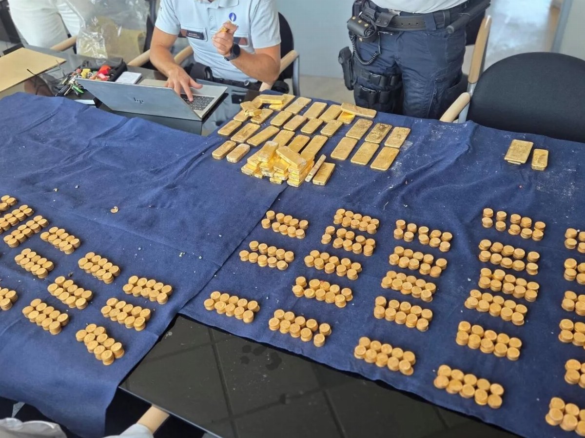 Builders Discover €9 Million in Gold Hidden in Wall in Belgium — Construction workers in Belgium uncover €9 million in g