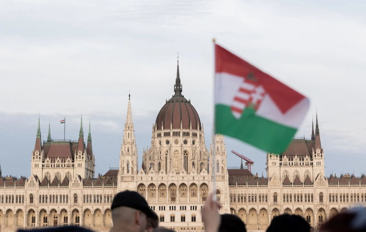 Budapest Turns Off Historic Monument Lights Amid Heatwave and Energy Crisis — Hungary has disabled decorative lighting o
